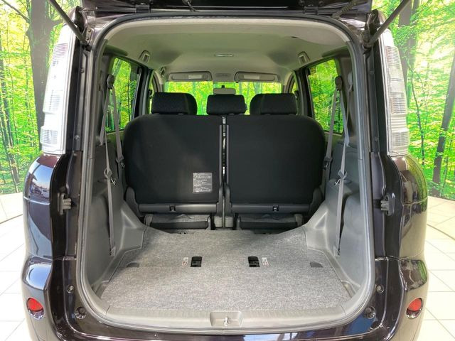 ���i�̂���������ʋ΁A���}���ɏ\���ȉ׎��X�y�[�X���m�ۂ��Ă���܂��B�Z�J���h�V�[�g��|���ƁA�傫�ȉו��̐ύڂ��\�ł���