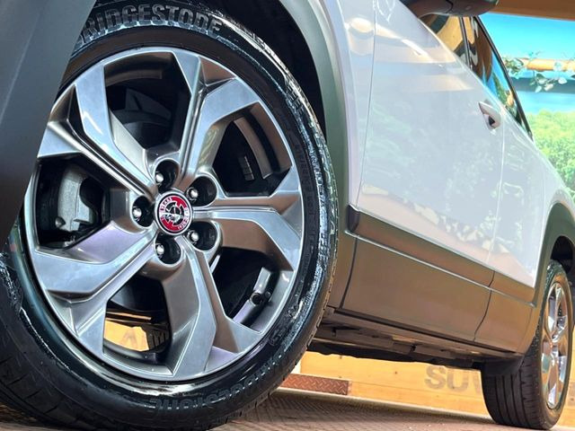 �y����18�C���`�A���~�z�C�[���z�O�ςɃ}�b�`���������A���~�z�C�[���𑕒����Ă���܂��B�e��ЊO�A���~�z�C�[����A�X�^�b�h���X�^�C�����戵�����Ă���܂��B���񂲑��k����������