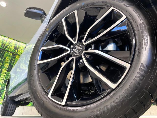 �y����18�C���`�A���~�z�C�[���z�O�ςɃ}�b�`���������A���~�z�C�[���𑕒����Ă���܂��B�e��ЊO�A���~�z�C�[����A�X�^�b�h���X�^�C�����戵�����Ă���܂��B���񂲑��k����������