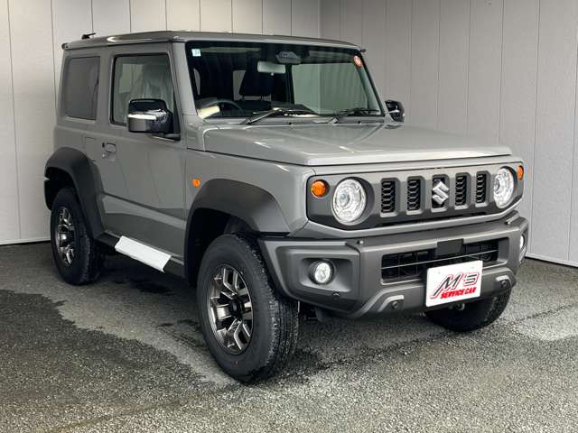 ���ʎԂ́u�T�[�r�X�J�[�G���Y �{�X�v�A�y�����Ԃ́u�T�[�r�X�J�[�G���Y �����X�v���炨�T�������܂��B