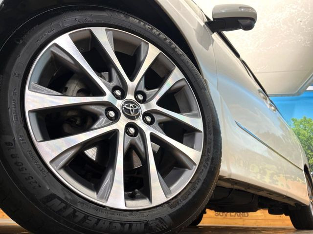 �y����18�C���`�A���~�z�C�[���z�O�ςɃ}�b�`���������A���~�z�C�[���𑕒����Ă���܂��B�e��ЊO�A���~�z�C�[����A�X�^�b�h���X�^�C�����戵�����Ă���܂��B���񂲑��k����������