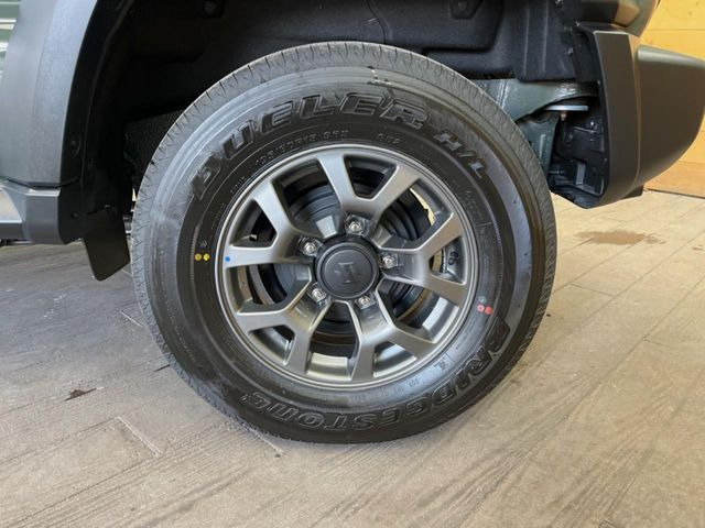 �y����15�C���`�A���~�z�C�[���z�O�ςɃ}�b�`���������A���~�z�C�[���𑕒����Ă���܂��B�e��ЊO�A���~�z�C�[����A�X�^�b�h���X�^�C�����戵�����Ă���܂��B���񂲑��k����������