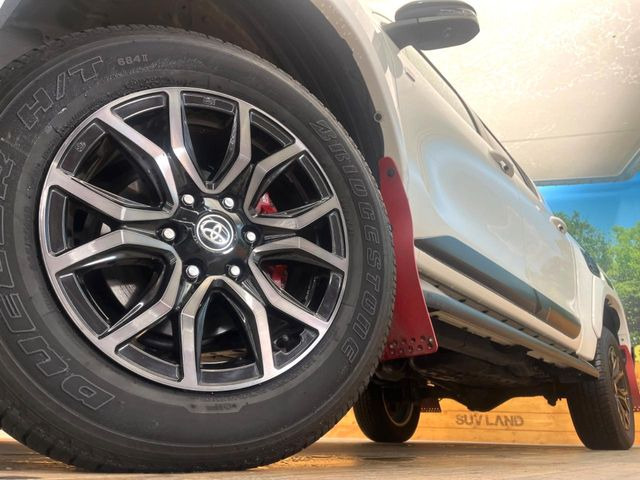 �y����18�C���`�A���~�z�C�[���z�O�ςɃ}�b�`���������A���~�z�C�[���𑕒����Ă���܂��B�e��ЊO�A���~�z�C�[����A�X�^�b�h���X�^�C�����戵�����Ă���܂��B���񂲑��k����������