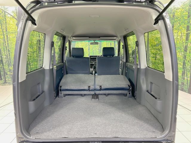 ���i�̂���������ʋ΁A���}���ɏ\���ȉ׎��X�y�[�X���m�ۂ��Ă���܂��B�Z�J���h�V�[�g��|���ƁA�傫�ȉו��̐ύڂ��\�ł���