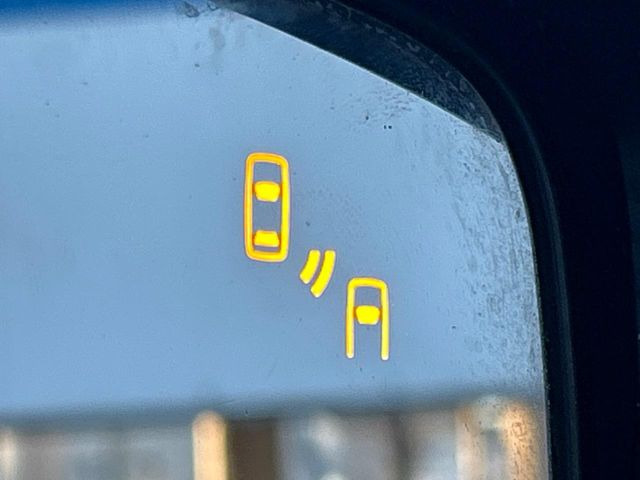 �y�����r�[�N���f�B�e�B�N�V�����z���s���A�h�A�~���[�̎��p�ɂȂ�₷���ӏ��Ɍ㑱�Ԃ��ڋ߂���ƃT�C�h�~���[�t�߂Ɍx����\���A�h���C�o�[�ɒ��ӊ��N�ƁA����̍ۂ̓n���h��������A�V�X�g�����܂��B