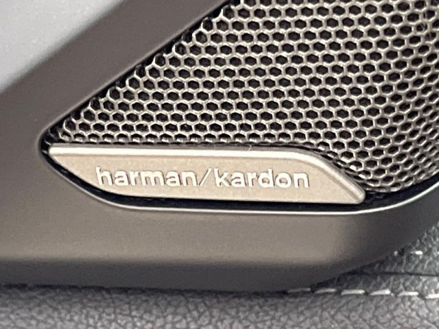 ��harman/kardon�T�E���h�V�X�e��:�I�[�f�B�I��僁�[�J�[����|����v���~�A���X�s�[�J�[�𑕔��B�����̃X�s�[�J�[����A���̗������܂ŕ����鍂�i���ȉ��y�����y���݂��������܂��B
