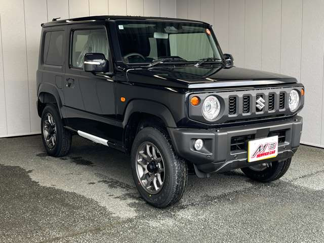 ���ʎԂ́u�T�[�r�X�J�[�G���Y �{�X�v�A�y�����Ԃ́u�T�[�r�X�J�[�G���Y �����X�v���炨�T�������܂��B