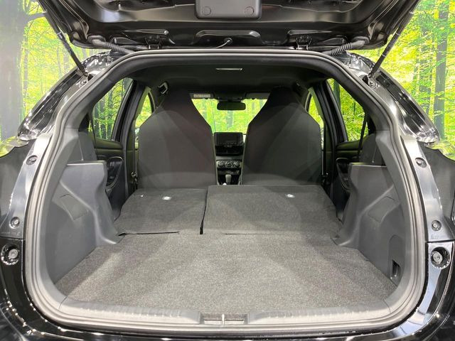 ���i�̂���������ʋ΁A���}���ɏ\���ȉ׎��X�y�[�X���m�ۂ��Ă���܂��B�Z�J���h�V�[�g��|���ƁA�傫�ȉו��̐ύڂ��\�ł���