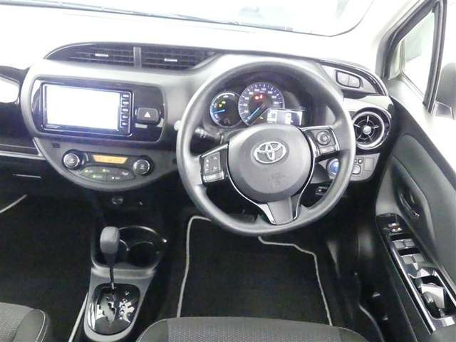 ヴィッツ1.5 ハイブリッド F セーフティ エディションIII