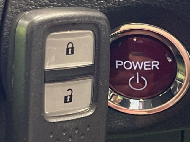 �yHonda�X�}�[�g�L�[�z�J�o����|�P�b�g�ɓ��ꂽ�܂܂ł��h�A�̎{���E�������\�ȃX�}�[�g�L�[�𑕔��B�G���W���̃I���E�I�t�����J�M�����o���K�v����������Ƃ��Ă��֗��ł���