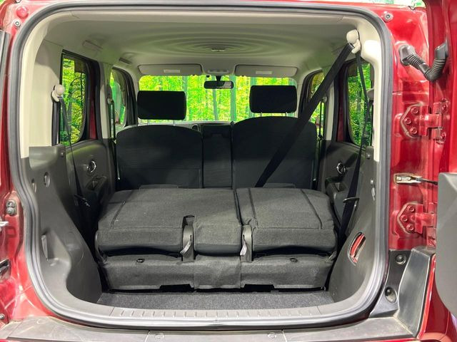 ���i�̂���������ʋ΁A���}���ɏ\���ȉ׎��X�y�[�X���m�ۂ��Ă���܂��B�Z�J���h�V�[�g��|���ƁA�傫�ȉו��̐ύڂ��\�ł���