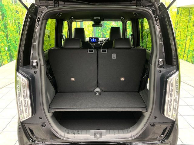 ���i�̂���������ʋ΁A���}���ɏ\���ȉ׎��X�y�[�X���m�ۂ��Ă���܂��B�Z�J���h�V�[�g��|���ƁA�傫�ȉו��̐ύڂ��\�ł���