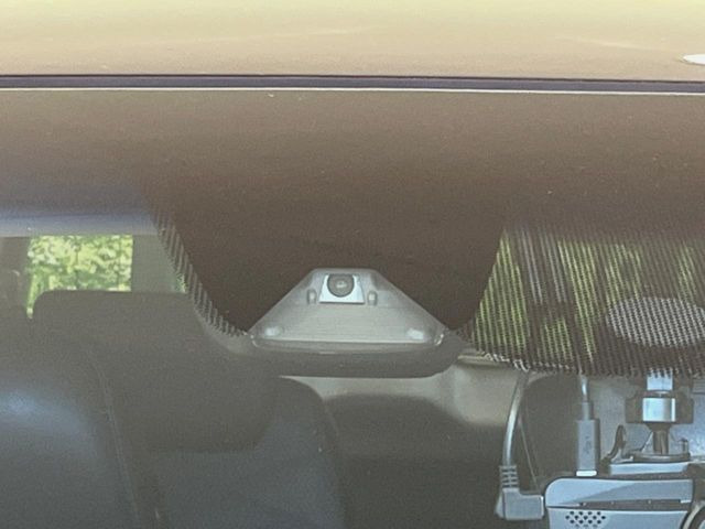 �y�z���_�Z���V���O�z���s���ɑO���̎ԗ�����F�����A�Փ˂������Ȏ��͌x��ƃu���[�L�ŏՓˉ���Ɣ�Q�y�����A�V�X�g�B�����S�Ƀh���C�u�����y���݂��������܂��B