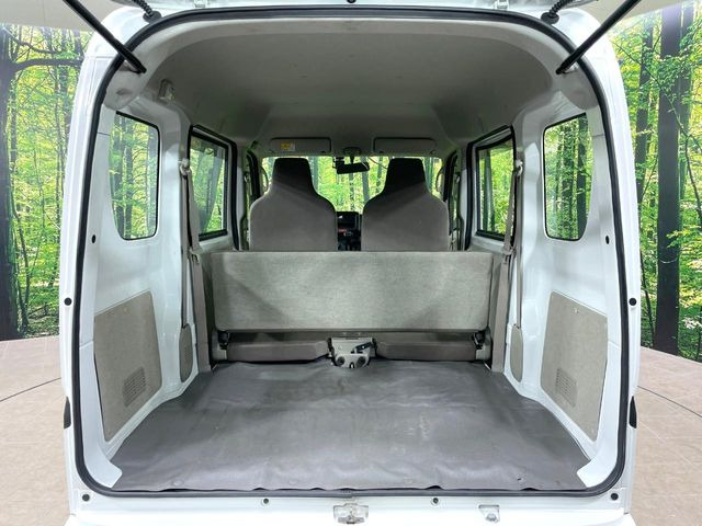 ���i�̂���������ʋ΁A���}���ɏ\���ȉ׎��X�y�[�X���m�ۂ��Ă���܂��B�Z�J���h�V�[�g��|���ƁA�傫�ȉו��̐ύڂ��\�ł���