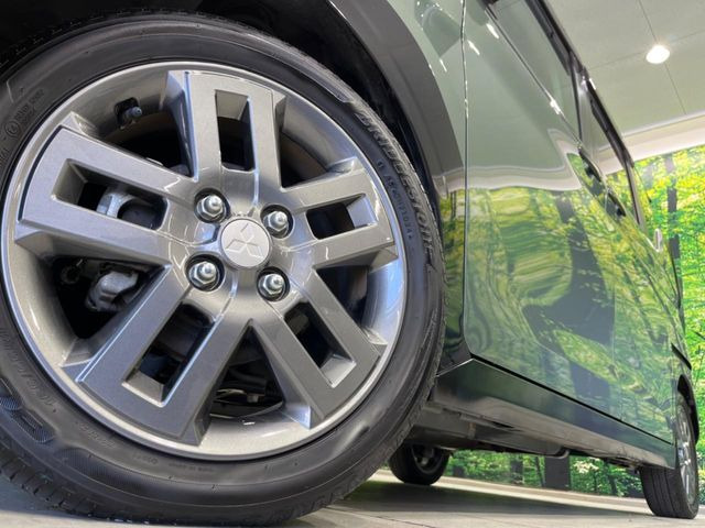 �y����15�C���`�A���~�z�C�[���z�O�ςɃ}�b�`���������A���~�z�C�[���𑕒����Ă���܂��B�e��ЊO�A���~�z�C�[����A�X�^�b�h���X�^�C�����戵�����Ă���܂��B���񂲑��k����������