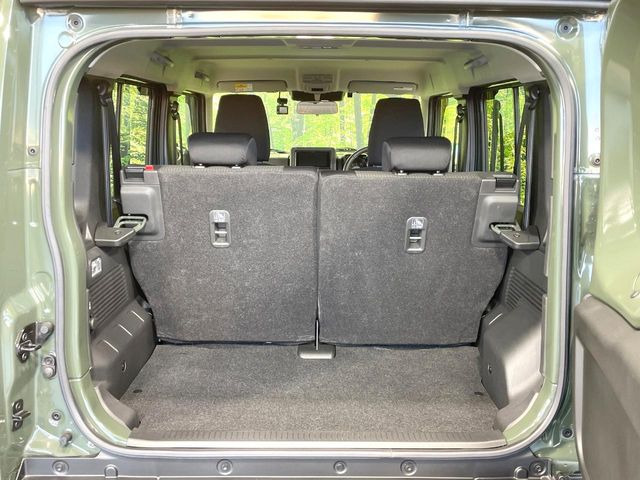 ���i�̂���������ʋ΁A���}���ɏ\���ȉ׎��X�y�[�X���m�ۂ��Ă���܂��B�Z�J���h�V�[�g��|���ƁA�傫�ȉו��̐ύڂ��\�ł���