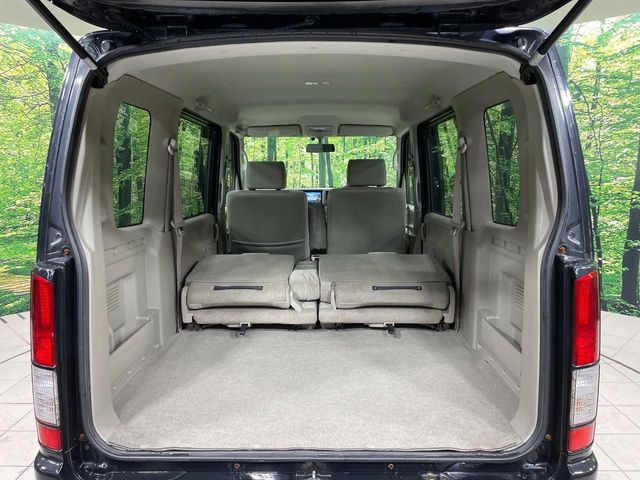 ���i�̂���������ʋ΁A���}���ɏ\���ȉ׎��X�y�[�X���m�ۂ��Ă���܂��B�Z�J���h�V�[�g��|���ƁA�傫�ȉו��̐ύڂ��\�ł���