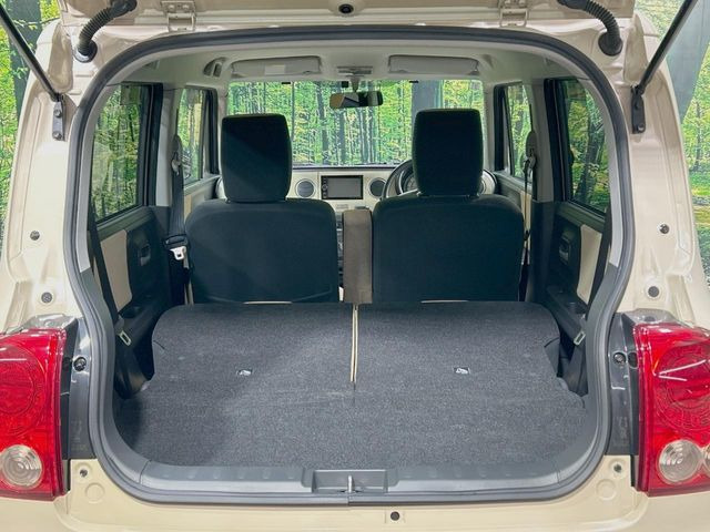 ���i�̂���������ʋ΁A���}���ɏ\���ȉ׎��X�y�[�X���m�ۂ��Ă���܂��B�Z�J���h�V�[�g��|���ƁA�傫�ȉו��̐ύڂ��\�ł���