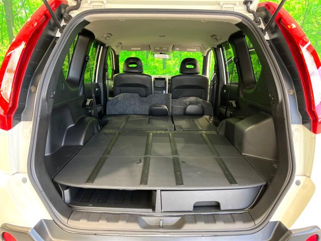 ���i�̂���������ʋ΁A���}���ɏ\���ȉ׎��X�y�[�X���m�ۂ��Ă���܂��B�Z�J���h�V�[�g��|���ƁA�傫�ȉו��̐ύڂ��\�ł���