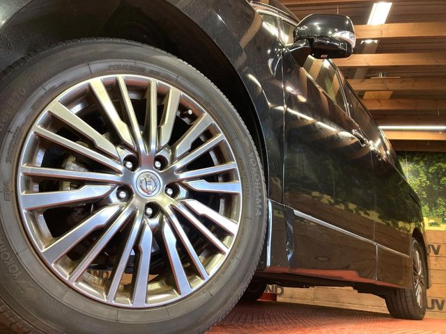 �y����18�C���`�A���~�z�C�[���z�O�ςɃ}�b�`���������A���~�z�C�[���𑕒����Ă���܂��B�e��ЊO�A���~�z�C�[����A�X�^�b�h���X�^�C�����戵�����Ă���܂��B���񂲑��k����������