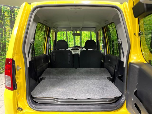 ���i�̂���������ʋ΁A���}���ɏ\���ȉ׎��X�y�[�X���m�ۂ��Ă���܂��B�Z�J���h�V�[�g��|���ƁA�傫�ȉו��̐ύڂ��\�ł���