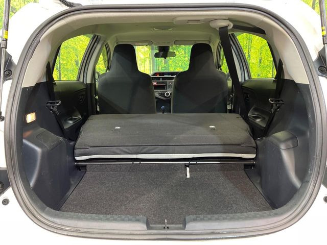 ���i�̂���������ʋ΁A���}���ɏ\���ȉ׎��X�y�[�X���m�ۂ��Ă���܂��B�Z�J���h�V�[�g��|���ƁA�傫�ȉו��̐ύڂ��\�ł���