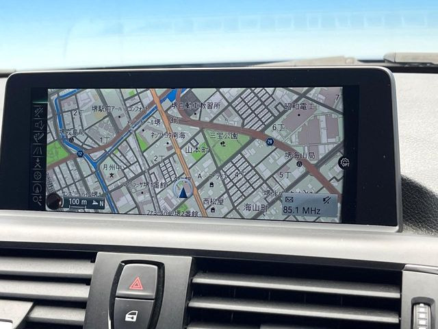 �������i�r:��̊��̂���i�r�́A����������ԓ������o���Ă���܂��B�I�[�f�B�I�@�\���[�����Ă���܂��̂ŁA�^�]�����y���߂܂���