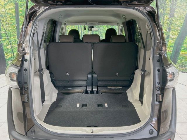 ���i�̂���������ʋ΁A���}���ɏ\���ȉ׎��X�y�[�X���m�ۂ��Ă���܂��B�Z�J���h�V�[�g��|���ƁA�傫�ȉו��̐ύڂ��\�ł���