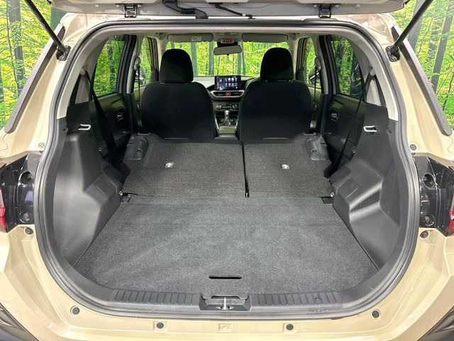 ���i�̂���������ʋ΁A���}���ɏ\���ȉ׎��X�y�[�X���m�ۂ��Ă���܂��B�Z�J���h�V�[�g��|���ƁA�傫�ȉו��̐ύڂ��\�ł���