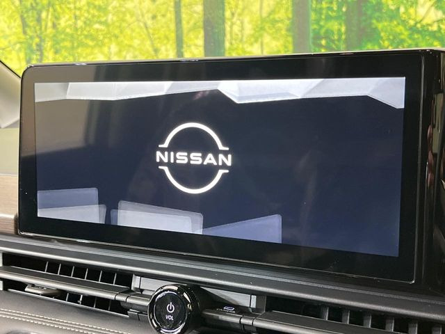 【メーカー純正12.3インチナビ】インテリアに溶け込むスタイリッシュな「専用設計」メーカーナビを装備♪視認性や操作性など基本性能にも優れ、より上質なカーライフをお楽しみいただけます。