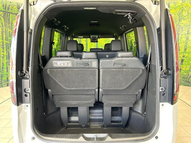 ���i�̂���������ʋ΁A���}���ɏ\���ȉ׎��X�y�[�X���m�ۂ��Ă���܂��B�Z�J���h�V�[�g��|���ƁA�傫�ȉו��̐ύڂ��\�ł���