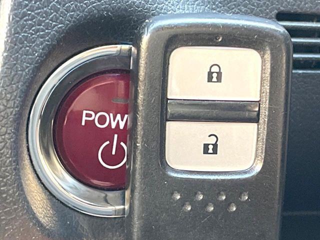 �yHonda�X�}�[�g�L�[�z�J�o����|�P�b�g�ɓ��ꂽ�܂܂ł��h�A�̎{���E�������\�ȃX�}�[�g�L�[�𑕔��B�G���W���̃I���E�I�t�����J�M�����o���K�v����������Ƃ��Ă��֗��ł���