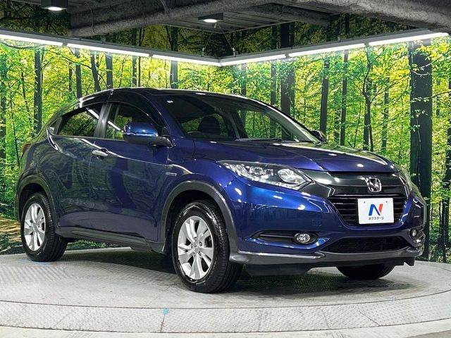 高透明度のガラス皮膜で撥水はもちろん、上質なツヤ・光沢を実現。紫外線や酸性雨から大切な愛車を保護し、色あせ・劣化を防止。「弾スプラッシュコート」、「弾プリミッサコート」からお選びいただけます。