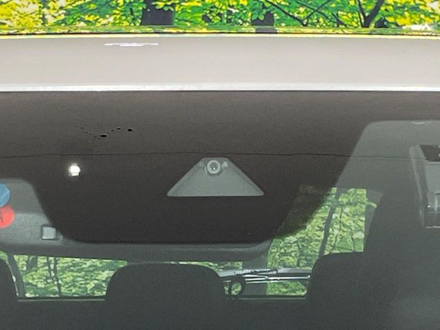 �y�X�}�[�g�u���[�L�T�|�[�g�z���s���ɑO���̎ԗ�����F�����A�Փ˂������Ȏ��͌x��ƃu���[�L�ŏՓˉ���Ɣ�Q�y�����A�V�X�g�B�����S�Ƀh���C�u�����y���݂��������܂��B