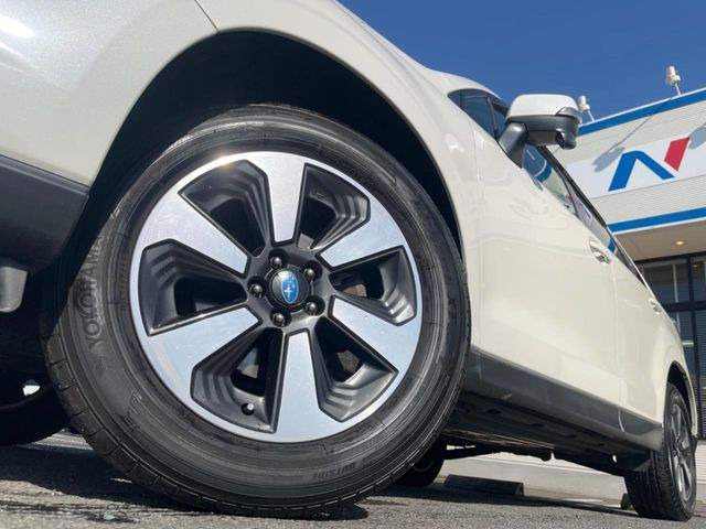 �y����17�C���`�A���~�z�C�[���z�O�ςɃ}�b�`���������A���~�z�C�[���𑕒����Ă���܂��B�e��ЊO�A���~�z�C�[����A�X�^�b�h���X�^�C�����戵�����Ă���܂��B���񂲑��k����������