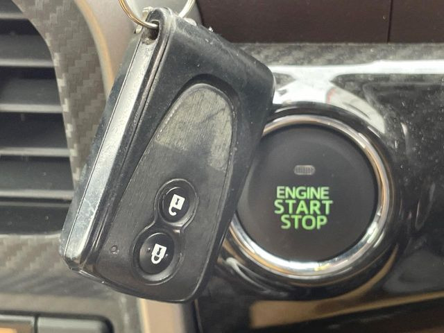 �y�L�[�t���[�V�X�e���z�J�o����|�P�b�g�ɓ��ꂽ�܂܂ł��h�A�̎{���E�������\�ȃX�}�[�g�L�[�𑕔��B�G���W���̃I���E�I�t�����J�M�����o���K�v����������Ƃ��Ă��֗��ł���