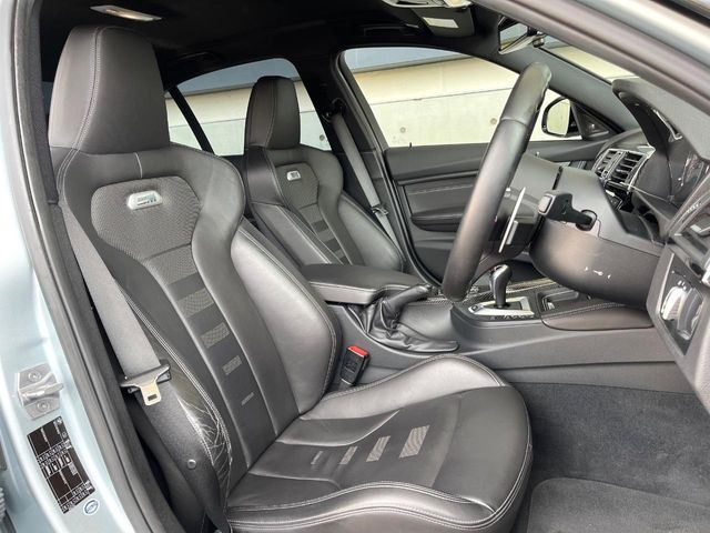 ���O��:�������Ƃ����h���C�o�[�X�y�[�X�ŁA�����Ԃ̉^�]�ł����K�ɂ��߂������������܂��B