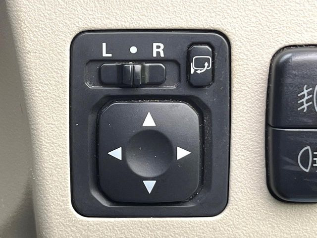 �y�d���i�[�~���[�z�T�C�h�~���[�͓d���i�[���ƂȂ��Ă���A�������ԏ�ł��L�Y�������X�N��}�����܂��B