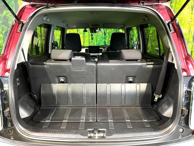 ���i�̂���������ʋ΁A���}���ɏ\���ȉ׎��X�y�[�X���m�ۂ��Ă���܂��B�Z�J���h�V�[�g��|���ƁA�傫�ȉו��̐ύڂ��\�ł���