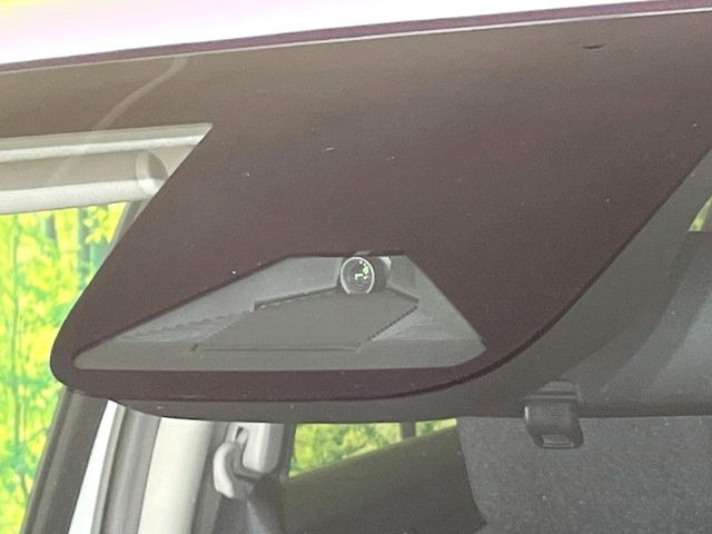 �y�z���_�Z���V���O�z���s���ɑO���̎ԗ�����F�����A�Փ˂������Ȏ��͌x��ƃu���[�L�ŏՓˉ���Ɣ�Q�y�����A�V�X�g�B�����S�Ƀh���C�u�����y���݂��������܂��B