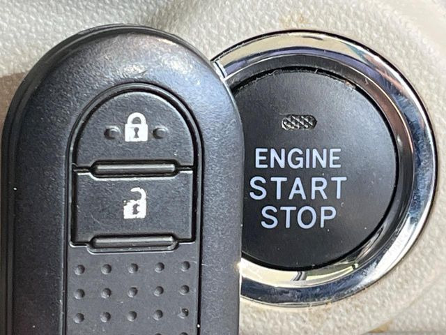 �y�L�[�t���[�V�X�e���z�J�o����|�P�b�g�ɓ��ꂽ�܂܂ł��h�A�̎{���E�������\�ȃX�}�[�g�L�[�𑕔��B�G���W���̃I���E�I�t�����J�M�����o���K�v����������Ƃ��Ă��֗��ł���