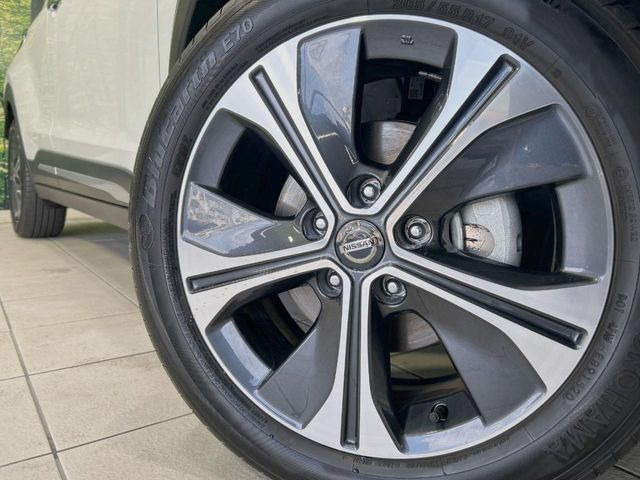 �y����17�C���`�A���~�z�C�[���z�O�ςɃ}�b�`���������A���~�z�C�[���𑕒����Ă���܂��B�e��ЊO�A���~�z�C�[����A�X�^�b�h���X�^�C�����戵�����Ă���܂��B���񂲑��k����������