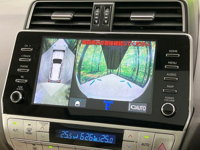 【パノラミックビューモニター】専用のカメラにより、上から見下ろしたような視点で360度クルマの周囲を確認することができます☆死角部分も確認しやすく、狭い場所での切り返しや駐車もスムーズに行えます。