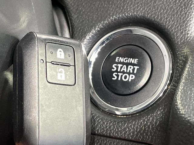 �yHonda�X�}�[�g�L�[�z�J�o����|�P�b�g�ɓ��ꂽ�܂܂ł��h�A�̎{���E�������\�ȃX�}�[�g�L�[�𑕔��B�G���W���̃I���E�I�t�����J�M�����o���K�v����������Ƃ��Ă��֗��ł���