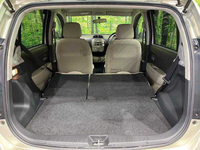 ���i�̂���������ʋ΁A���}���ɏ\���ȉ׎��X�y�[�X���m�ۂ��Ă���܂��B�Z�J���h�V�[�g��|���ƁA�傫�ȉו��̐ύڂ��\�ł���