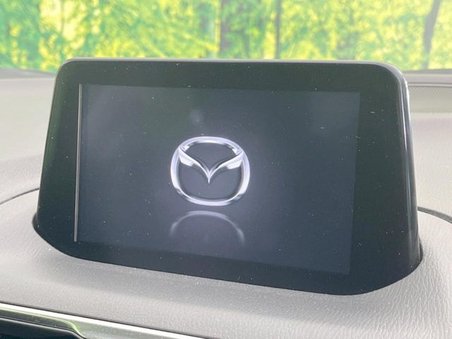 �y�}�c�_�R�l�N�g�z�ԓ��̕��͋C�Ƀ}�b�`������̌^�^�C�v�̃f�B�X�v���C�B�e����q�ݒ��Bluetooth�Đ����A�l�X�ȋ@�\���y���߂܂��B��pSD�J�[�h�̂��w���ŁA�i�r�@�\���g�p�o���܂��B