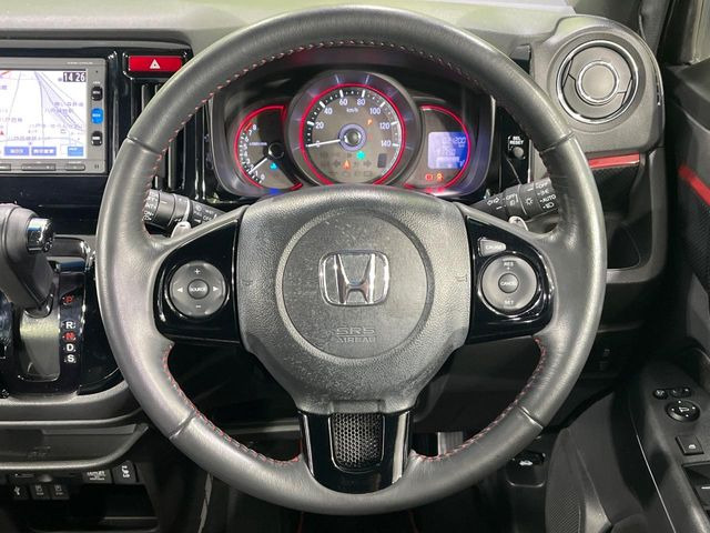 �y�����v�����X�e�A�����O�z�㎿�Ȋv���g�p���邱�ƂŁA��ɂ����������݂ƂĂ��^�]���₷���n���h���ł���