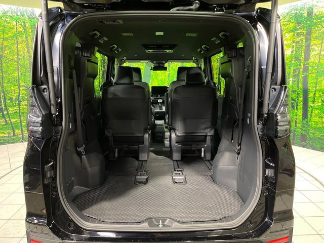 ���i�̂���������ʋ΁A���}���ɏ\���ȉ׎��X�y�[�X���m�ۂ��Ă���܂��B�Z�J���h�V�[�g��|���ƁA�傫�ȉו��̐ύڂ��\�ł���