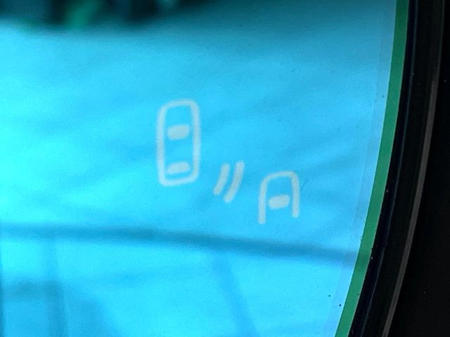 �y�u���C���h�X�|�b�g���j�^�[�z���s���A�h�A�~���[�̎��p�ɂȂ�₷���ӏ��Ɍ㑱�Ԃ��ڋ߂���ƃT�C�h�~���[�t�߂Ɍx����\���A�h���C�o�[�ɒ��ӊ��N�����Ă���܂��B