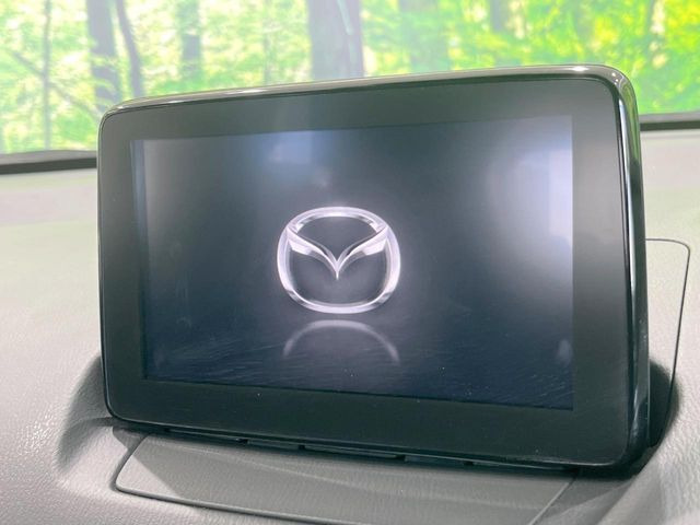 �y8�C���`�}�c�_�R�l�N�g�z�ԓ��̕��͋C�Ƀ}�b�`������^�̃f�B�X�v���C�B�X�}�z�ڑ��ł̃i�r�g�p��Bluetooth�Đ����A�l�X�ȋ@�\���y���߂܂��B�����I�ȃ_�C�������삪�\�ŁA�g��������ǍD�ł��B